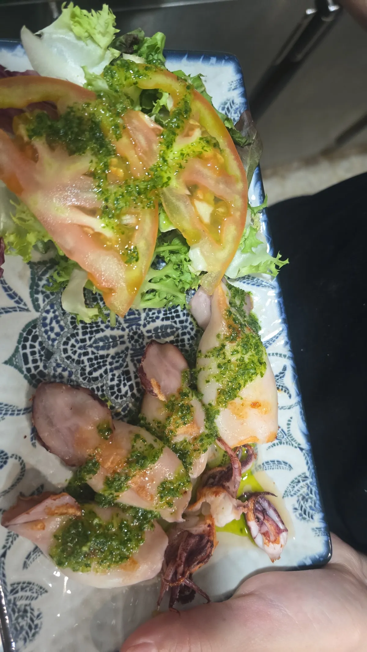 Ensalada de marisco con gambas y calamar